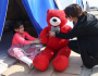 Turkiye: Mališani u Kahramanmarasu dobili igračke od Besiktasovih navijača