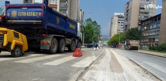 FOTO: Ulica Londža u Zenici dobija biciklističku stazu, počeli radovi