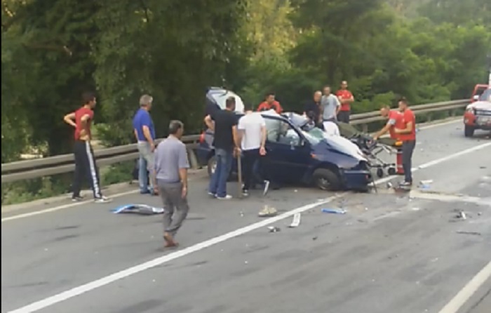 VIDEO: Teška saobraćajna nesreća na M-17, povrijeđene tri osobe