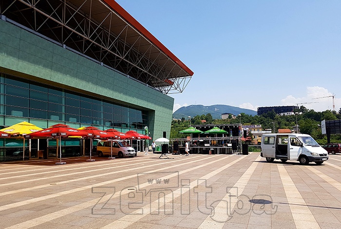 Večeras koncert grupe “Nemoguće vruće” ispred zeničke Arene