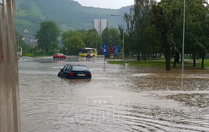 Nevrijeme u Zenici, obilne padavine paralizovale saobraćaj