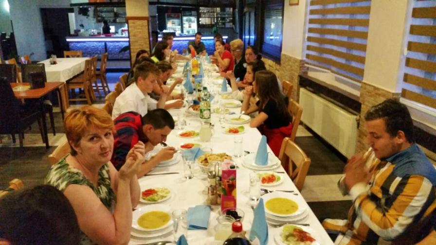 INPUT-ovci organizovali iftar za djecu iz Dom porodica