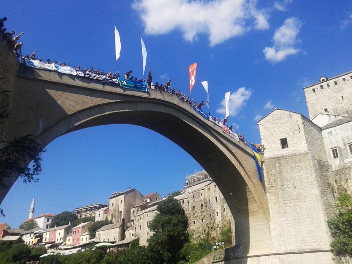 Jubilarni 450. skokovi: Sa Starog mosta skaču 53 skakača