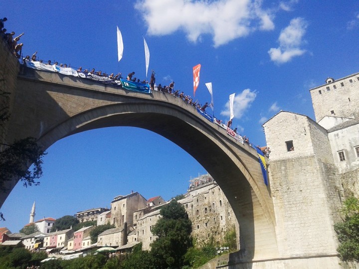 Počelo 452. natjecanje u skokovima sa Starog mosta