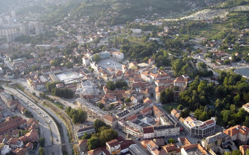 Bačena bomba na Paša Bunaru u Tuzli, dvije osobe poginule