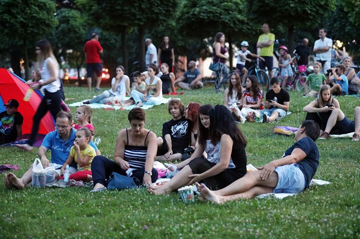 Kino na otvorenom u školskom dvorištu Prve gimnazije u Zenici