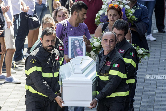 Kolektivna sahrana za 35 od 290 žrtava zemljotresa u Italiji