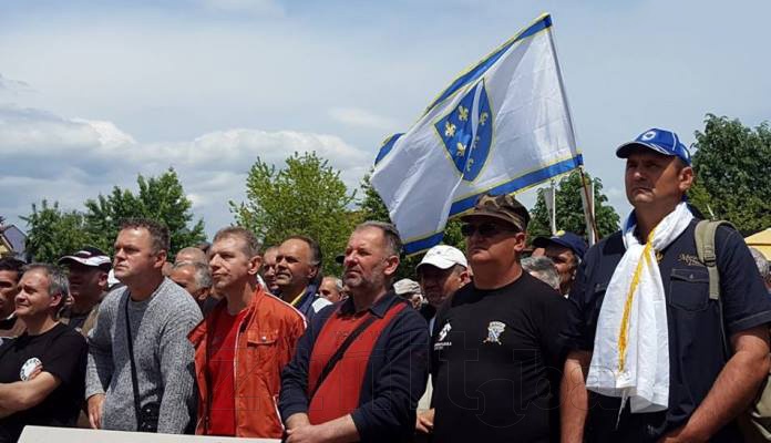 Demobilisani borci blokirali M-17 kod Žepča, ulaz u Travnik i granične prelaze