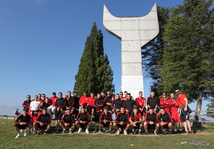 FOTO: Nogometaši Čelika umjesto na trening otišli na Smetove