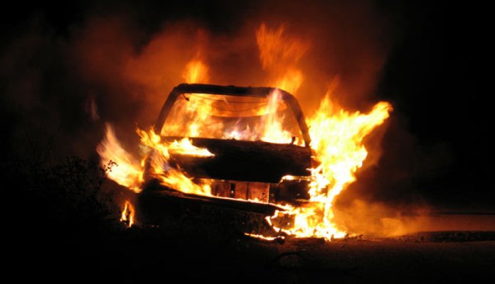 Protekle noći u Zenici gorio putnički automobil, u toku uviđaj policije