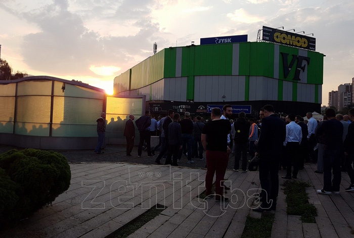 FOTO: U Zenici klanjan Bajram-namaz, centralna svečanost održana u Čaršijskoj džamiji