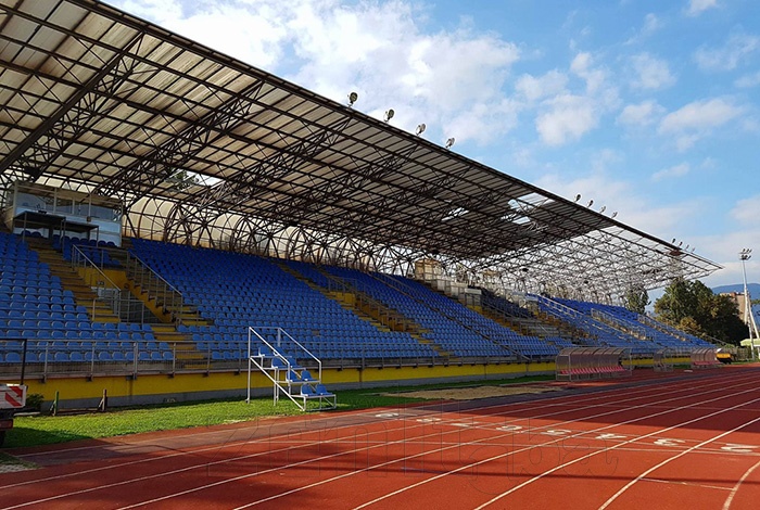 FOTO: Počela sanacija krova na tribini Atletskog stadiona u Zenici