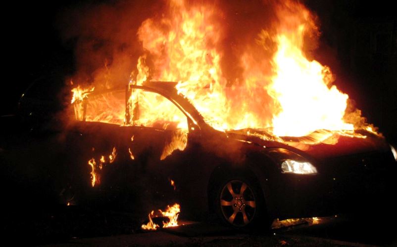 Izgorio automobil Peugeot u Zenici