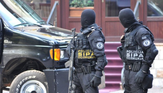 Pretresi u više bh. gradova, uhapšena dva policijska službenika DKPT