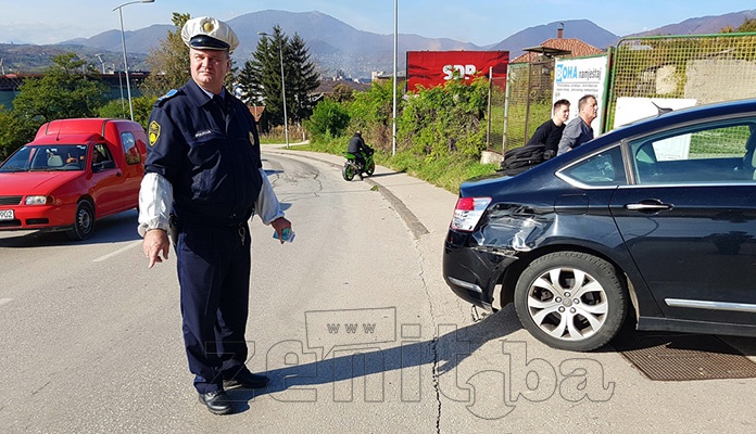 FOTO: Saobraćajna nezgoda na nadvožnjaku u Zenici, uviđaj u toku