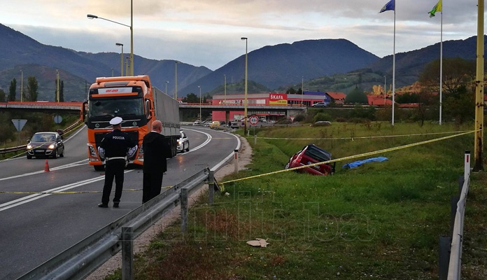 FOTO: Saobraćajna nesreća na petlji u Blatuši, poginula jedna osoba