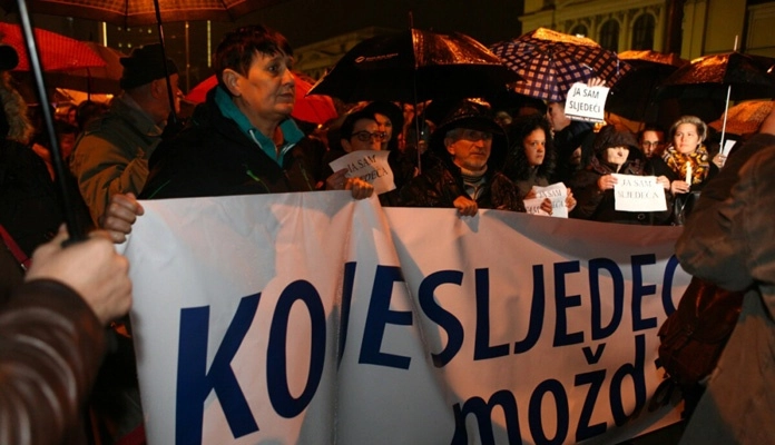 U Sarajevu ispred Zemaljskog muzeja održani protesti zbog pogibije studentica