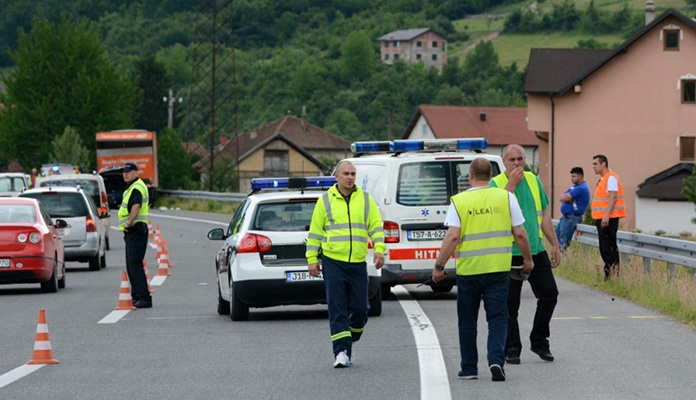 Nova saobraćajna nesreća na M-17 kod Zenice, dvije osobe prevezene u Kantonalnu bolnicu Zenica