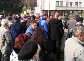 Protesti radnika Željezare Zenica ispred zgrade Vlade FBiH