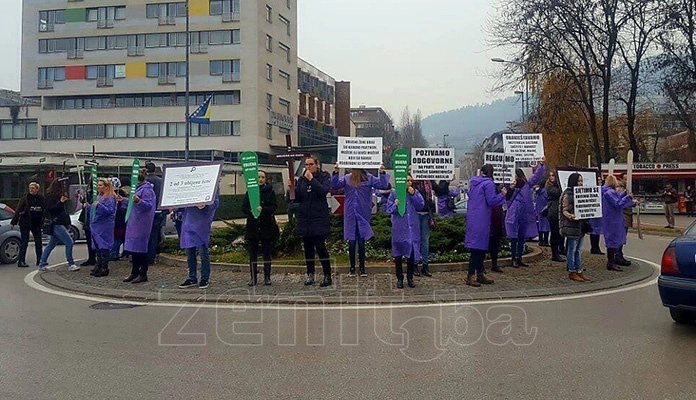 FOTO: Performansom obilježen Međunarodni dan borbe protiv nasilja nad ženama