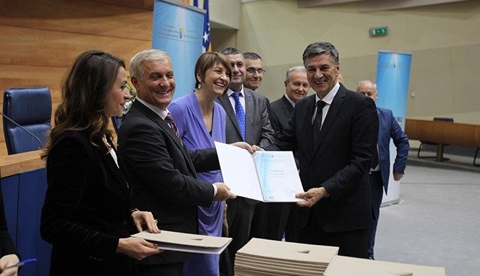 FOTO: CIK BiH uručio uvjerenja načelnicima i gradonačelnicima
