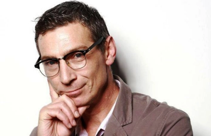 Massimo Savić predstavio novi hit “Mali krug velikih ljudi” (VIDEO)