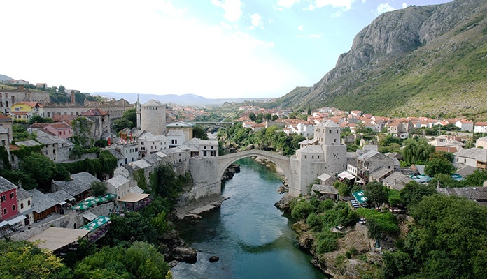 Grad Mostar i dalje ne obilježava godišnjicu rušenja Starog, istinu čuvaju đaci i studenti