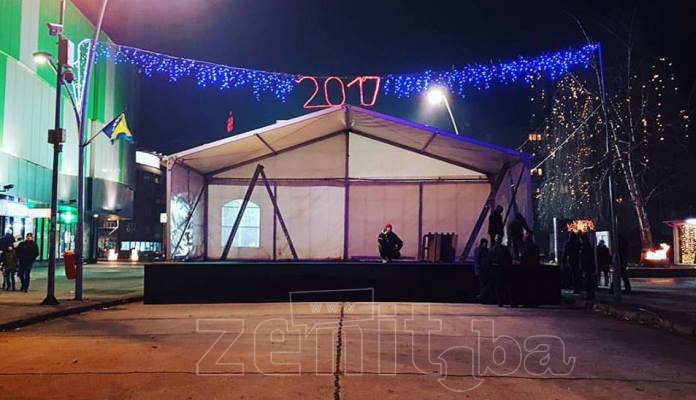 FOTO: Počele finalne pripreme za doček nove godine u centru Zenice