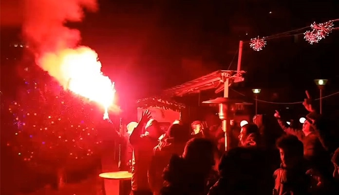 Crno-crvena noć Zimskih čarolija