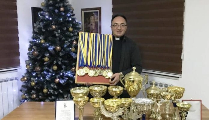 Don Anto Ledić prodaje svoje trofeje zbog liječenja Nirmele Kurtović i Josipa Ledića