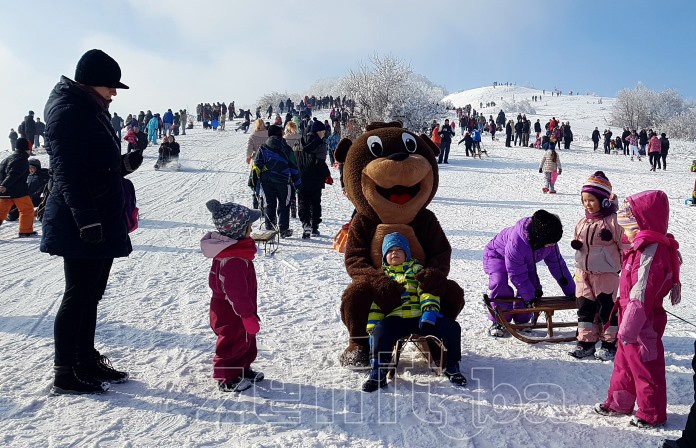 VIDEO+FOTO: Hiljade Zeničana nedjelju provelo na Smetovima