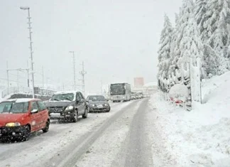 Snijeg uzrokovao probleme na cestama širom BiH