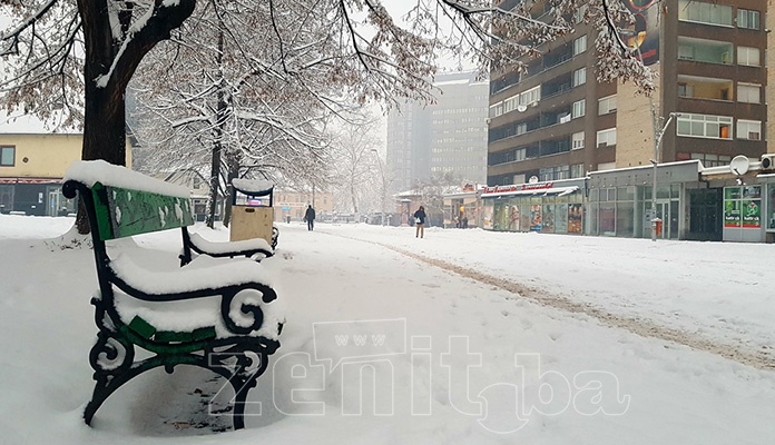 FOTO: U Zenici osvanuo novi snježni pokrivač