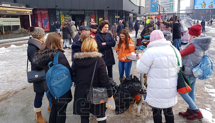 FOTO: Akcija mladih Naše stranke u Zenici – “Zagrijmo ljudska srca”