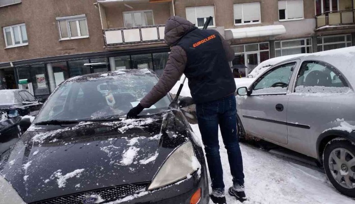 FOTO: Pojedini Zeničani zatekli vozila očišćena od snijega