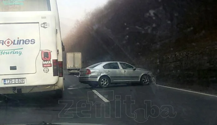 FOTO: Saobraćajna kod Zenice, lakše povrijeđen ministar Vlade ZDK