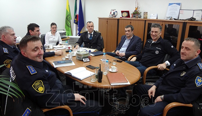 Kasumović razgovarao sa policijskim komesarom Šutom i njegovim saradnicima