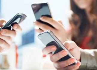 Ovisni o mobitelima nisu mladi već generacija od tridest i pet godina do pedest godina