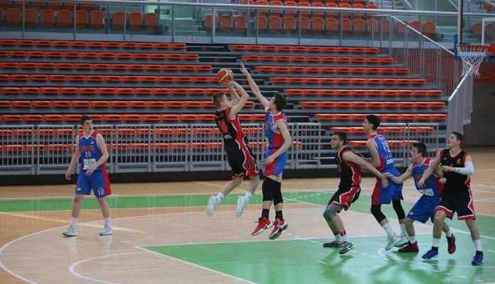 Košarkaši Čelika sutra u Areni protiv Gradine