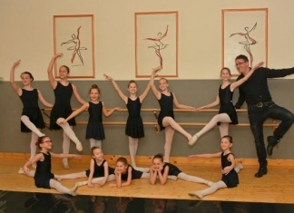 Tarik Filipović u Ars Centru sa mladim zeničkim balerinama koje idu na DWC 2017