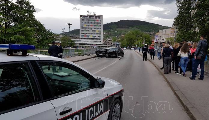 FOTO: Saobraćajna na mostu kod Lamele, povrijeđena jedna osoba