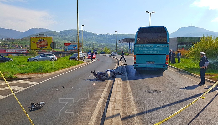 FOTO: Nova saobraćajna na Petlji, povrijeđen motociklista