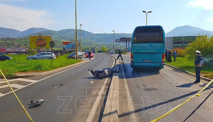 FOTO: Nova saobraćajna na Petlji, povrijeđen motociklista