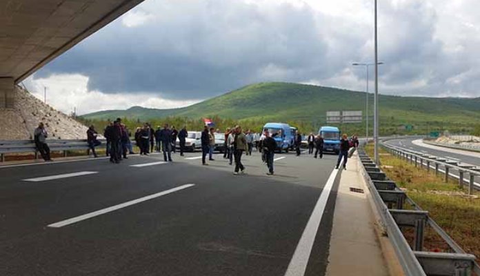 Braniteli, veterani, blokata, granica