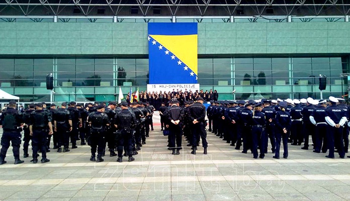 VIDEO+FOTO: Ispred zeničke Arene obilježen Dan policije MUP-a ZDK