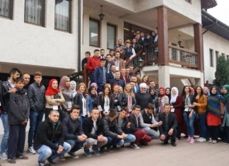 Studenti IPF-a Zenica donijeli zlatnu medalju i bajrak prijateljstva iz Novog Pazara