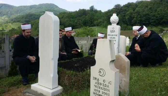 FOTO: Obilježena godišnjica od preseljenja na Ahiret Husejina Smajlovića