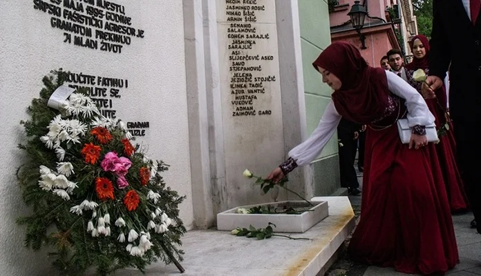 Prije 26 godina ubijena je mladost Tuzle: Vrijeme prolazi, a krivac je i dalje na slobodi