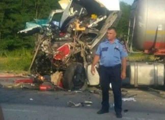 Težak udes kod Doboja: Sudar dva kamiona i auta