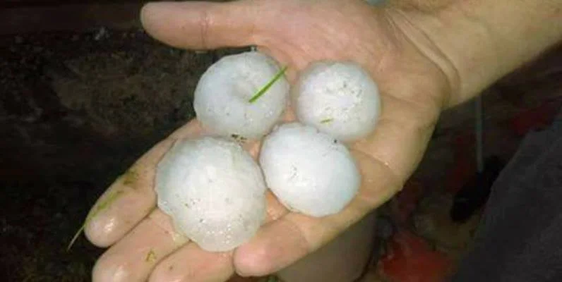 Zenicu ponovo zahvatilo jako nevrijeme praćeno pljuskovima i gradom (VIDEO)